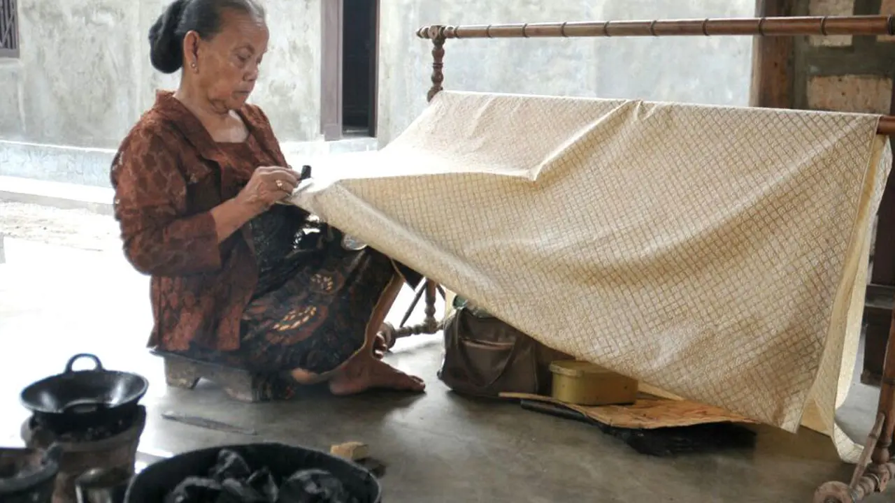 Perajin batik di Kampung Laweyan