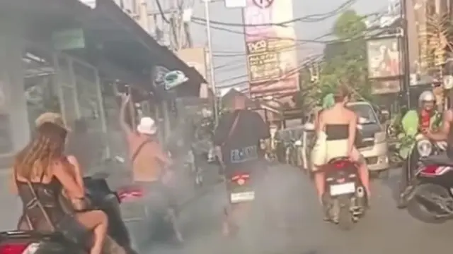 Turis di Bali