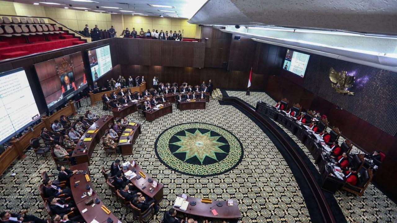 VIDEO: Tegas Hakim MK Saldi Isra Ingatkan DPR Jalankan Hak Angket Pemilu, Jangan Lepas Tangan!