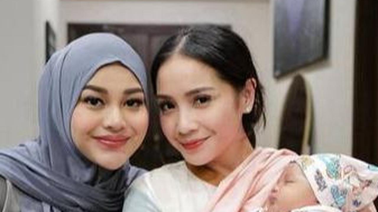 Intip Deretan Potret Nagita Slavina Jenguk Baby Azzura, Interaksi Lucu Rayyanza dan Ameena Curi Perhatian