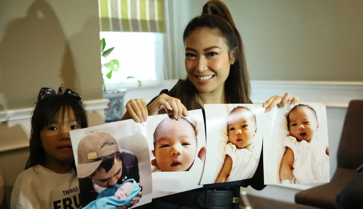 Ayu Dewi preskon lahiran anak ketiga. (Adrian Putra/Fimela.com)