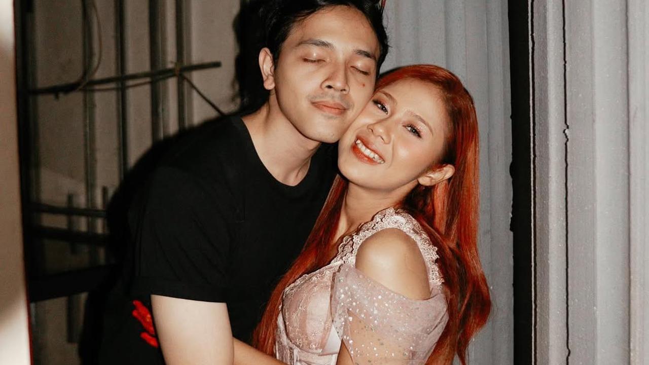 7 Gaya Pacaran Nadin Amizah dan Faishal Tanjung yang Menggemaskan dan Jadi Couple Goals