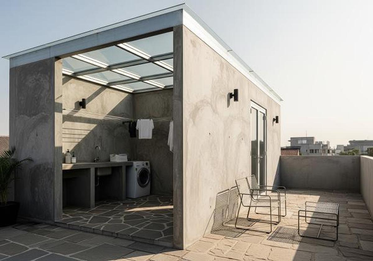 6 Desain Rumah Sederhana di Desa Tapi Punya Rooftop Buat Jemur dan Santai Sore