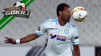 Video replay bek tengah Marseille yang berniat cegah lawan cetak gol malah bikin gol bunuh diri ke gawang sendiri.