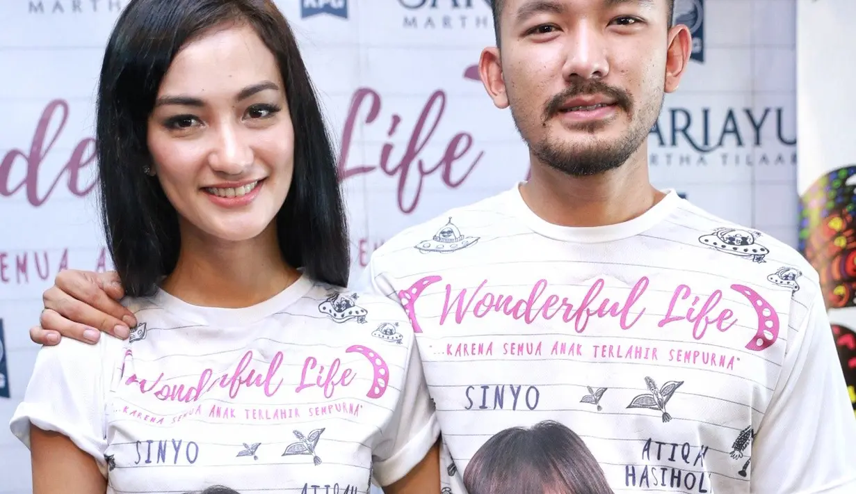 Setelah mendalami karakter peran ibu di film Wonderful Life, Atiqah Hasiholan ingin segera memiliki momongan. Begitu juga sang suami, yang menjadikan target segera menimang anak. (Adrian Putra/Bintang.com)