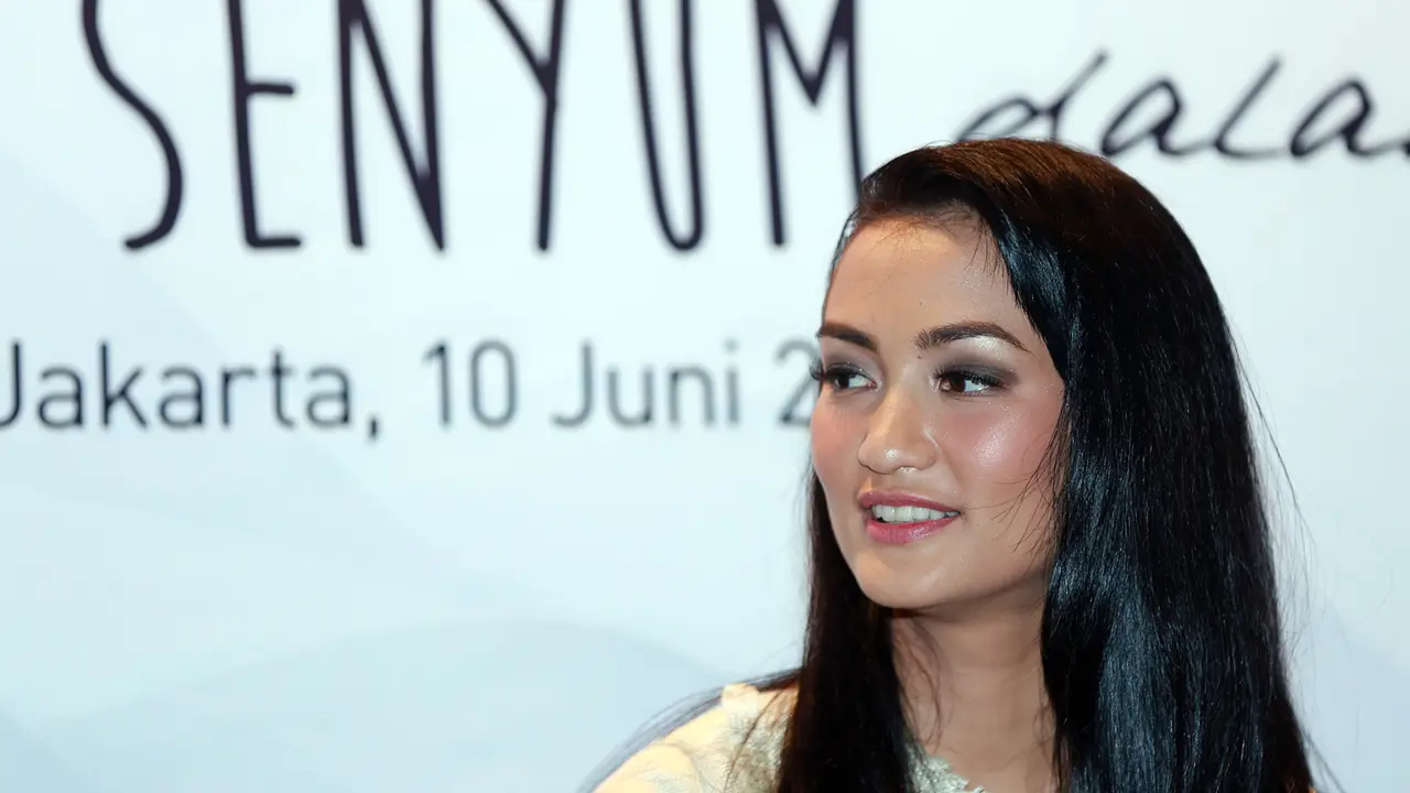 Atiqah Hasiholan
