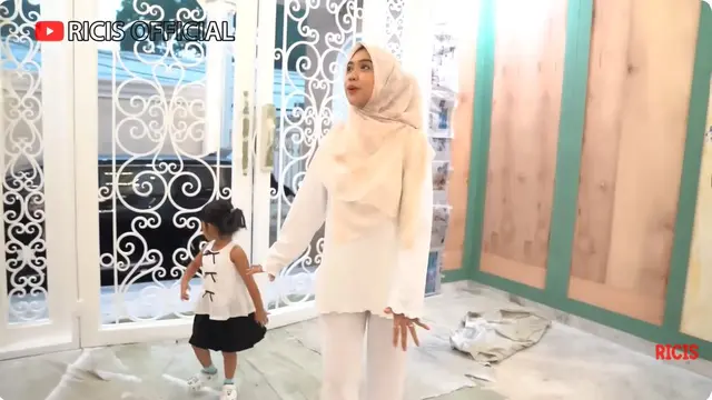 6 Potret Rumah Moana Anak Ria Ricis yang Hampir Jadi, Ini Tampilan Kolam Renangnya