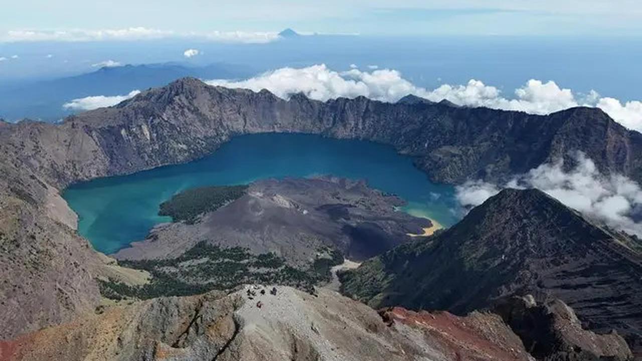 Wisatawan Swiss Kecelakaan di Gunung Rinjani, Alami Pendarahan dan Dievakuasi ke Bali