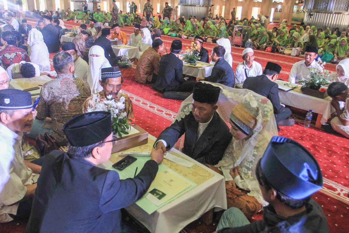 FOTO: 51 Pasangan Resmi Menikah Gratis di Masjid Istiqlal