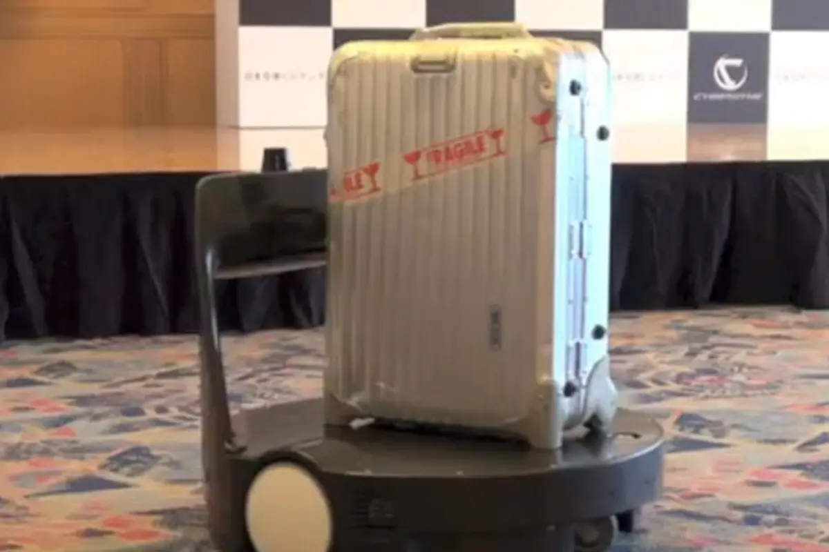 Bandara Tokyo Gunakan 11 Robot Untuk Kebersihan dan Bagasi