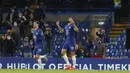 Penyerang Chelsea, Olivier Giroud (kanan) berselebrasi usai mencetak gol ke gawang Leeds United pada pertandingan lanjutan Liga Inggris di Stamford Bridge di London, Inggris, Minggu (6/12/2020). Chelsea menang 3-1 atas Leeds United. (Matthew Childs/Pool via AP)