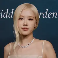 Rose Blakcpink di acara Tiffany & Co. tampil dengan perhiasan mewah. [Dok. Tiffany & Co.]