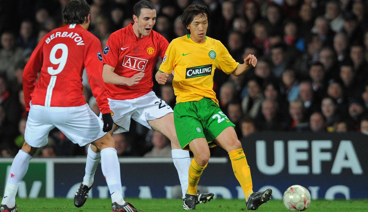 Tiga musim bersama Reggina, Shunsuke Nakamura akhirnya pindah ke Glasgow Celtic pada 1 Juli 2005. (AFP/Andrew Yates)
