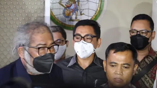 Ketua Komnas PA Arist Merdeka Sirait saat visitasi di kediaman H. Faisal, ayah almarhum Bibi Andriansyah