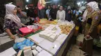 Disperindag Tangerang Selatan melakukan inspeksi mendadak (sidak) di sejumlah pasar dan supermarket kawasan BSD, Selasa (15/5). Sidak tersebut untuk mengecek ketersediaan dan kestabilan harga stok pangan menjelang bulan Ramadan. (Merdeka.com/Arie Basuki)