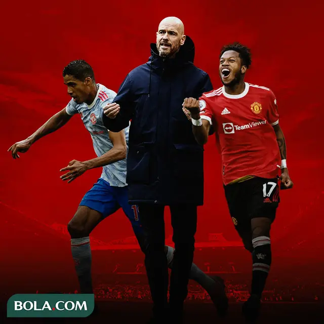 Manchester United - Erik Ten Hag diapit Raphael Varane dan Fred
