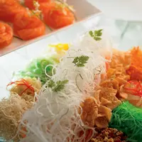 The Ritz-Carlton Jakarta, Mega Kuningan menggelar sesi makan bersama dan baca tarot untuk merayakan Tahun Baru Imlek (Foto: The Ritz-Carlton Jakarta, Mega Kuningan)