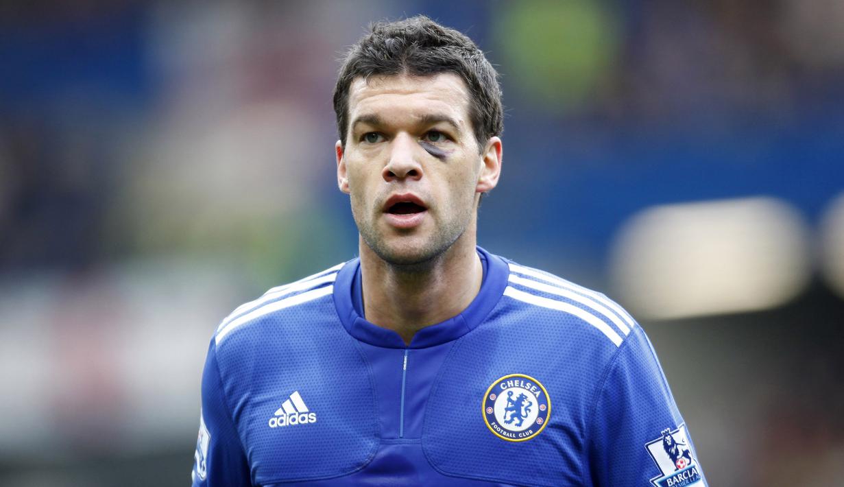 5. Michael Ballack - Dua kali Ballack merasakan pahitnya kalah di final Liga Champions. Pertama saat membela Bayern Leverkusen yang dikalahkan Real Madrid, dan timnya Chelsea ditumbangkan Manchester United. (AFP/Ian Kington)