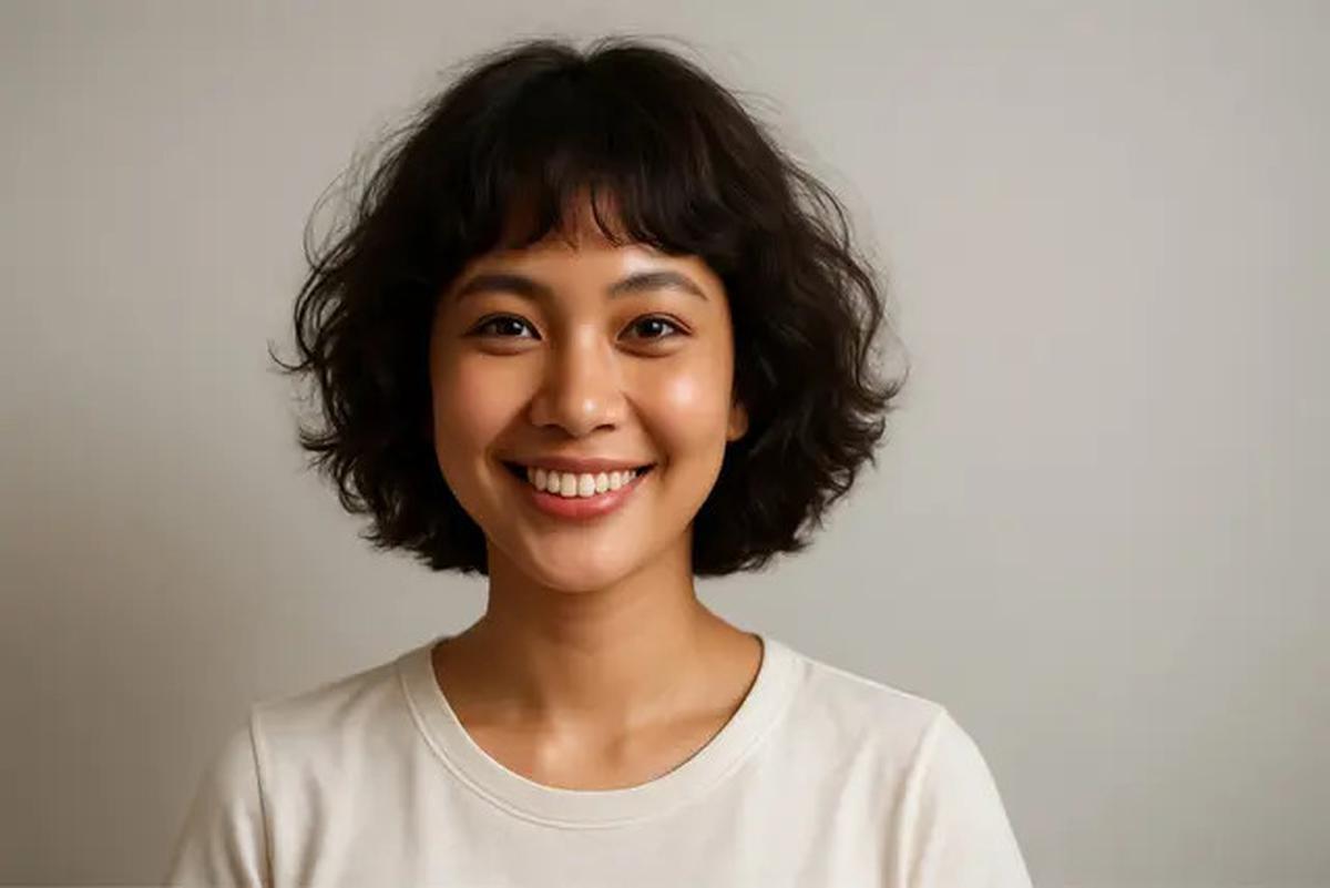 7 Potongan Rambut Pendek Keriting Mengembang, Tampil Fresh dan Natural