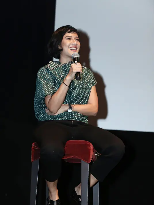 Setidaknya, ia harus menguasai 64 kalimat bahasa Belanda yang harus dikuasai serta maknanya. Pada awalnya, peran itu bukan untuk dirinya lantaran usianya yang sudah tidak muda lagi. (Galih W. Satria/Bintang.com)