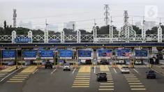 Kendaraan melintasi Gerbang Tol Pondok Ranji di Tangerang Selatan, Banten, Senin (18/1/2021). PT Jasa Marga (Persero) Tbk melakukan penyesuaian tarif tol lingkar luar Jakarta (JORR) seperti W2S, W2U, S, E, Ulujami-Pondok Aren, ATP, dan Bintaro Viaduct-Pondok Ranji. (Liputan6.com/Johan Tallo)