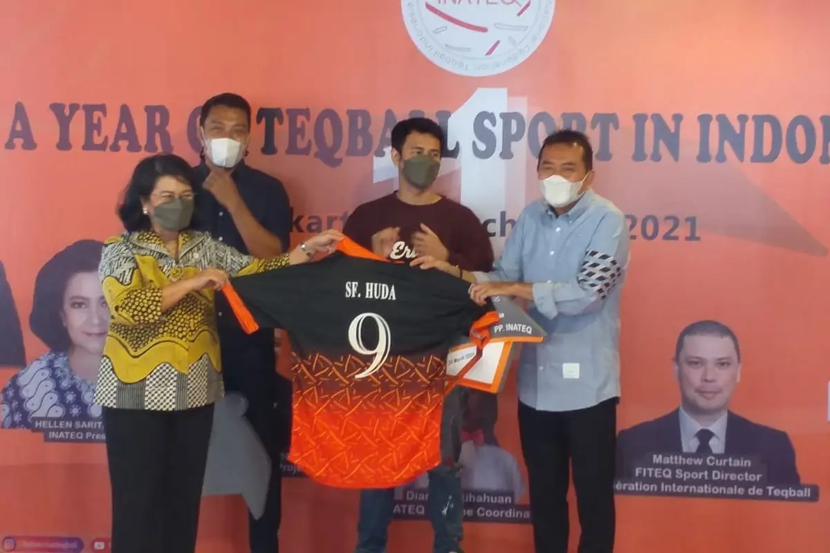Raffi Ahmad dan Hamka Hamzah Jajal Olahraga Baru Teqball