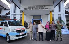 Andi Gani Serahkan Ambulans dan Beasiswa, Perkuat Kolaborasi Ajaib Group dengan Universitas Kuningan