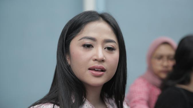 Dewi Perssik (Nurwahyunan/Fimela.com)