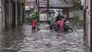 Genangan terjadi akibat hujan deras dengan intensitas tinggi dan berlangsung lama. (merdeka.com/Arie Basuki)