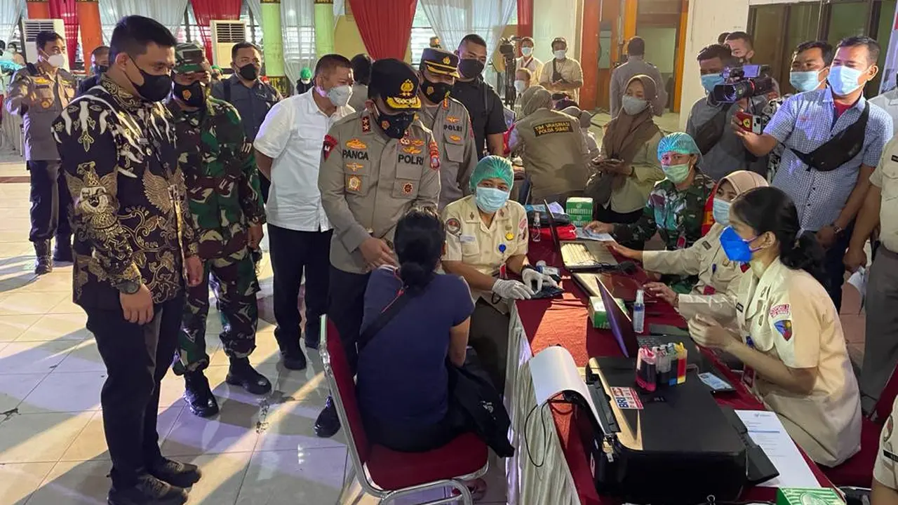 Vaksinasi Massal di Medan