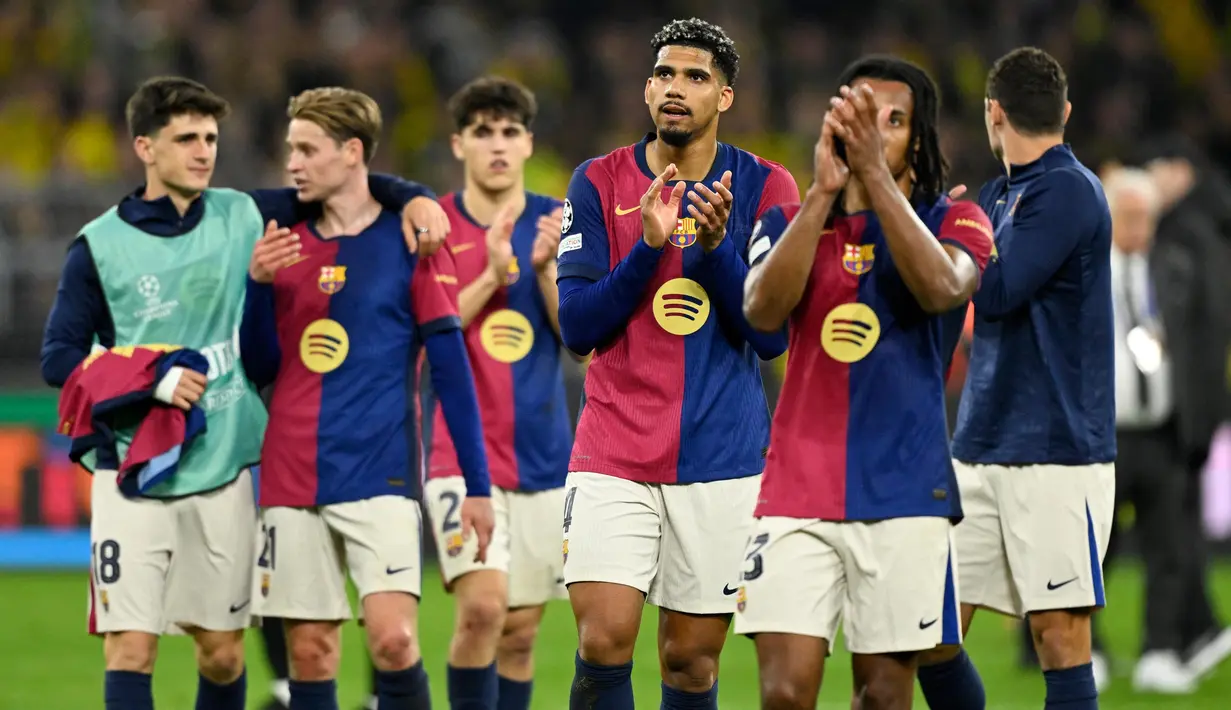 Bertandang ke markas Borussia Dortmund, Barcelona harus mengakui keunggulan tim tuan rumah dengan skor 1-3. (INA FASSBENDER/AFP)