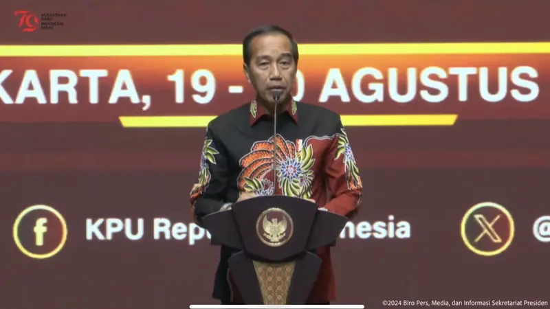 Presiden Jokowi saat berpidato dalam rapat konsolidasi nasional kesiapan Pilkada Serentak 2024 di Jakarta Convention Center (JCC), Selasa (20/8/2024). (Tangkapan Layar Youtube Sekretariat Presiden)