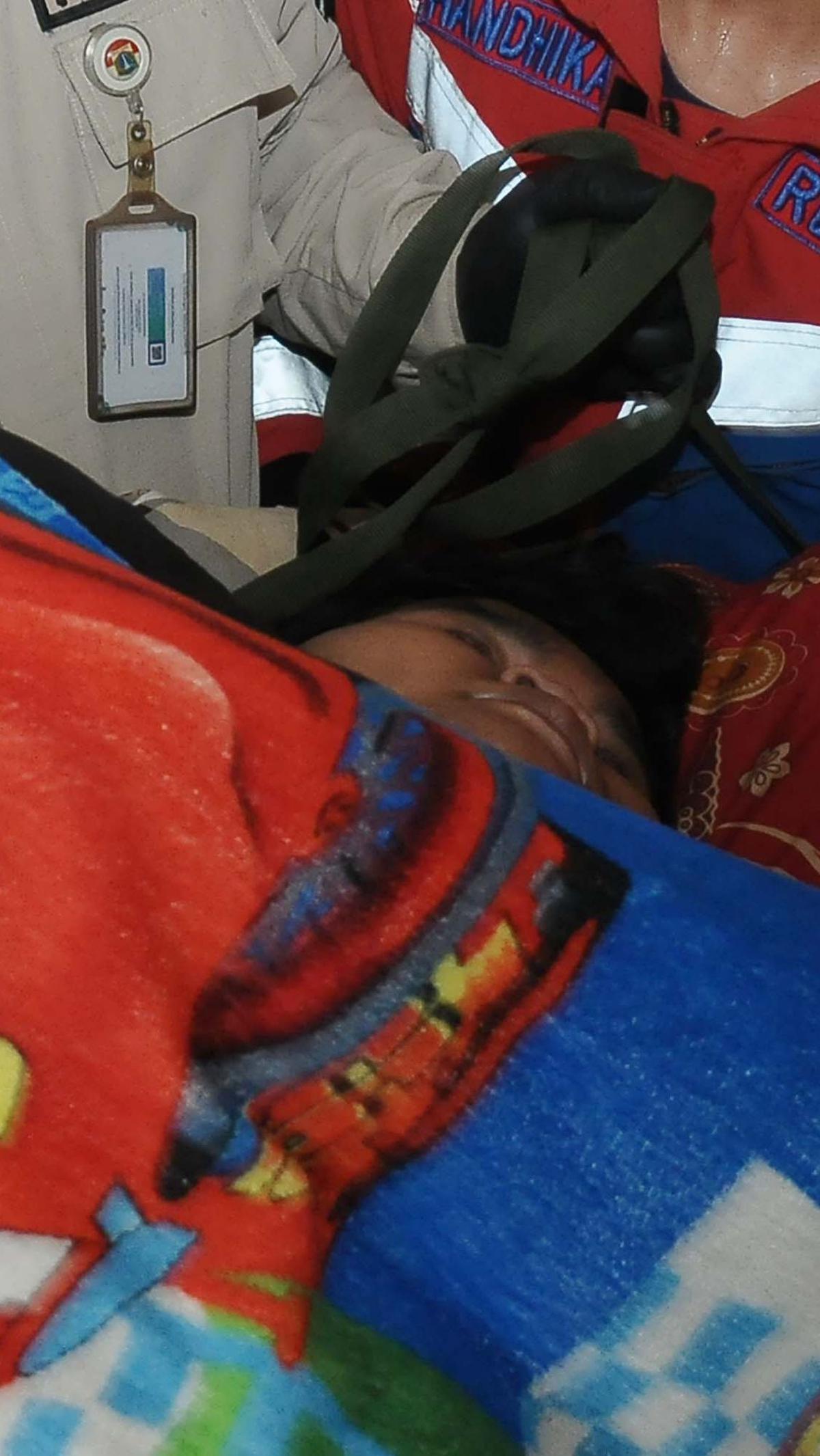Setiap hari, Ahmad banyak menghabiskan waktunya dengan berbaring dan duduk di ruang tamu rumahnya yang berlokasi di Jalan SMP 160 Ceger, Cipayung, Jakarta Timur.