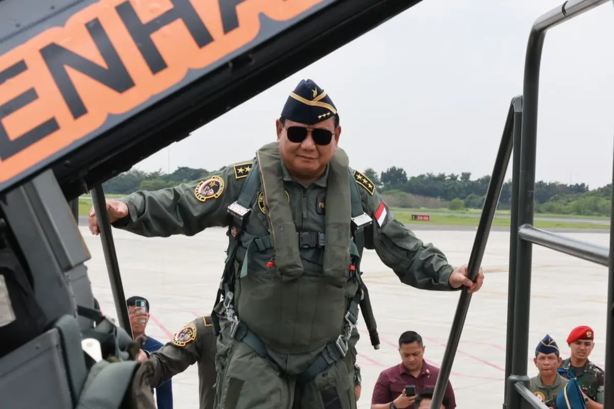 Menteri Pertahanan (Menhan) Prabowo Subianto menjajal pesawat tempur F-16 milik TNI Angkatan Udara (AU), Rabu (8/3/2023).
