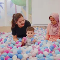 Potret Kahiyang Ayu bersama anak bungsunya (Sumber: Instagram/@bobbynst)