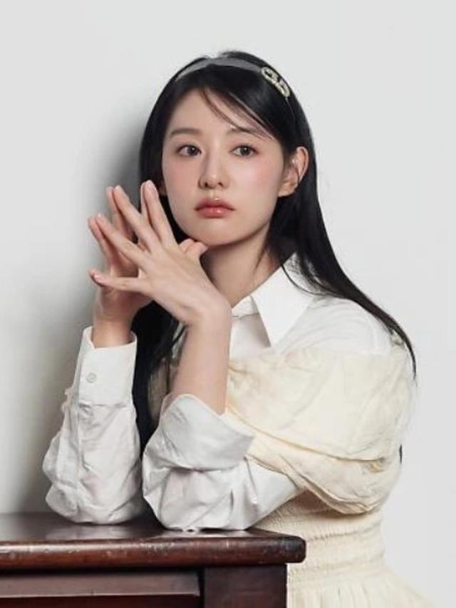 6 Potret Kim Ji Won Tampil dengan Innocent Look, Disebut Masih Cocok Debut Jadi Idol KPop