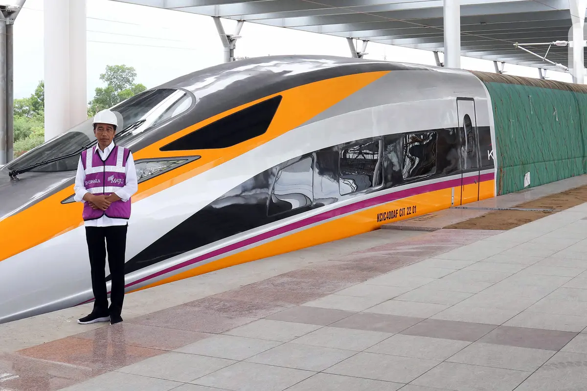 Presiden Jokowi Tinjau Proyek Kereta Cepat Jakarta-Bandung