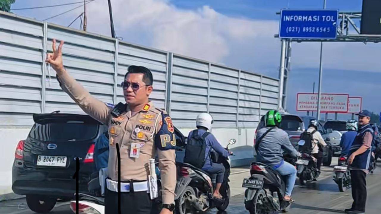 Diskresi Polisi, 400 Pemotor dari Bekasi ke Jakarta Diperbolehkan Masuk Tol Imbas Banjir