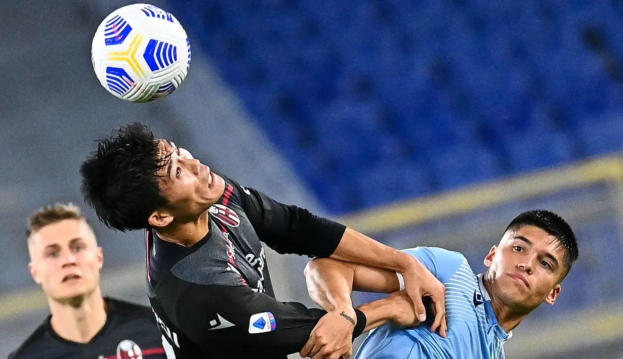 Arsenal berhasil merekrut Takehiro Tomiyasu pada deadline day bursa transfer musim ini dari Bologna. Nilai transfernya bisa dibilang setara dengan harga Ronaldo menuju MU, bahkan lebih. Ia diharapkan mampu tampil solid untuk mengakhiri rekor buruk Arsenal pada musim ini. (Foto: AFP/Vincenzo Pinto)