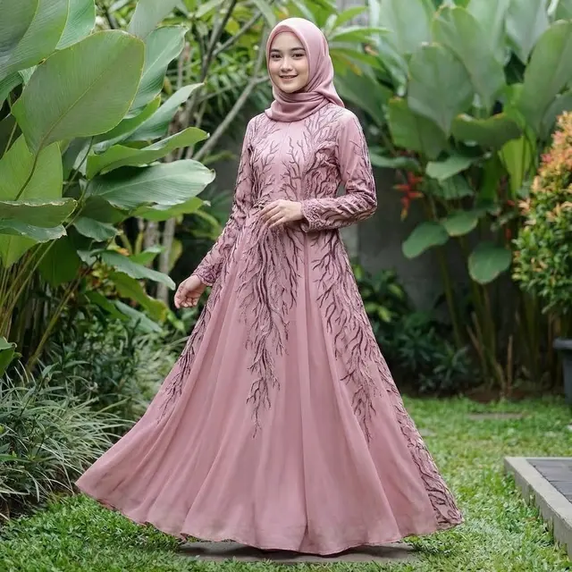Gamis Motif Tile Akar yang Menjuntai (Gemini AI)