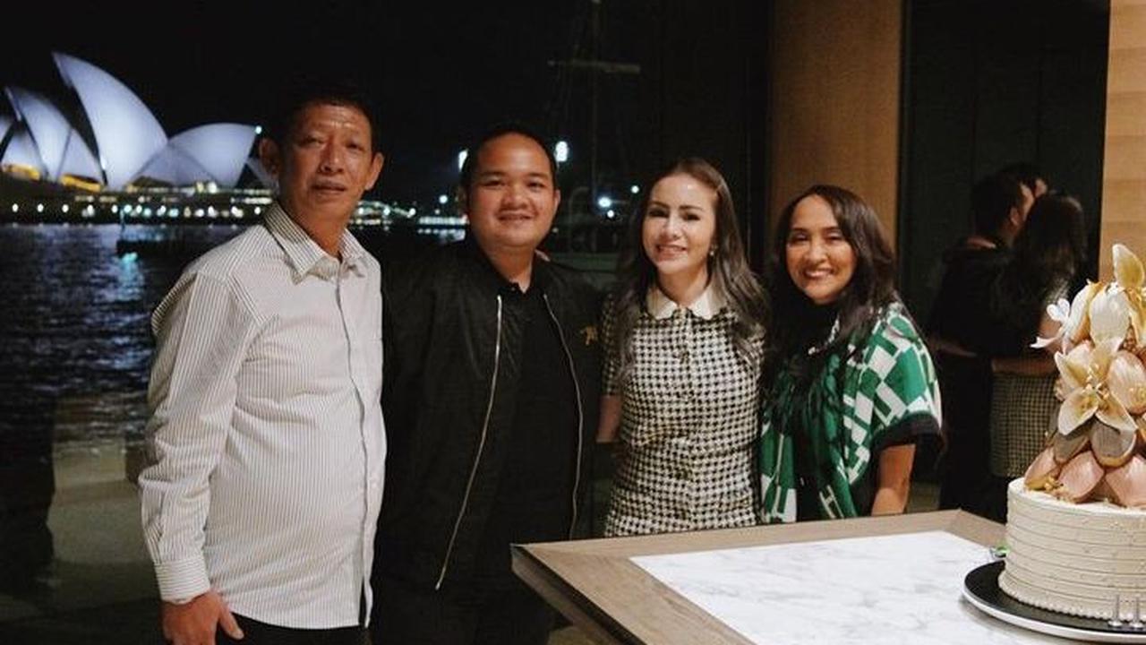 Sebelumnya, Momo Geisha merayakan momen ulang tahunnya secara meriah. Dia mengundang keluarga dan kerabat dekat. Acara ulang tahunnya digelar secara mewah.