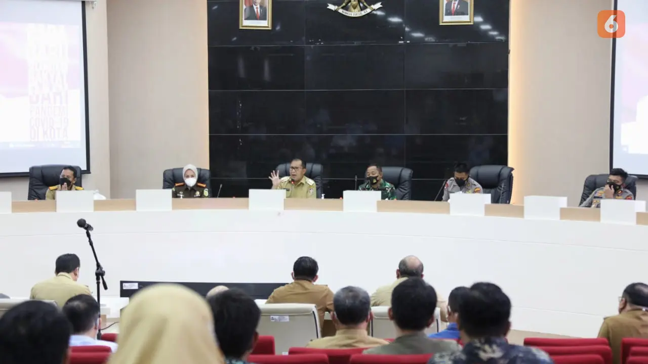 Wali Kota Makassar Danny Pomanto rapat bersama pengusaha dan pengelola mal (Liputan6.com)