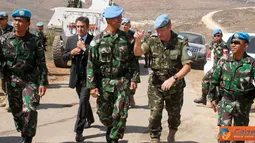 Citizen6, Lebanon: Komandan UNIFIL Major General Alberto Asarta Cuevas, melaksanakan peninjauan ke area operasi Indobatt, tepatnya di area Pos Observasi B 78 perbatasan Israel-Lebanon, El Addaisse, Lebanon Selatan, Kamis (22/9).(Pengirim: Badarudin Bakri)
