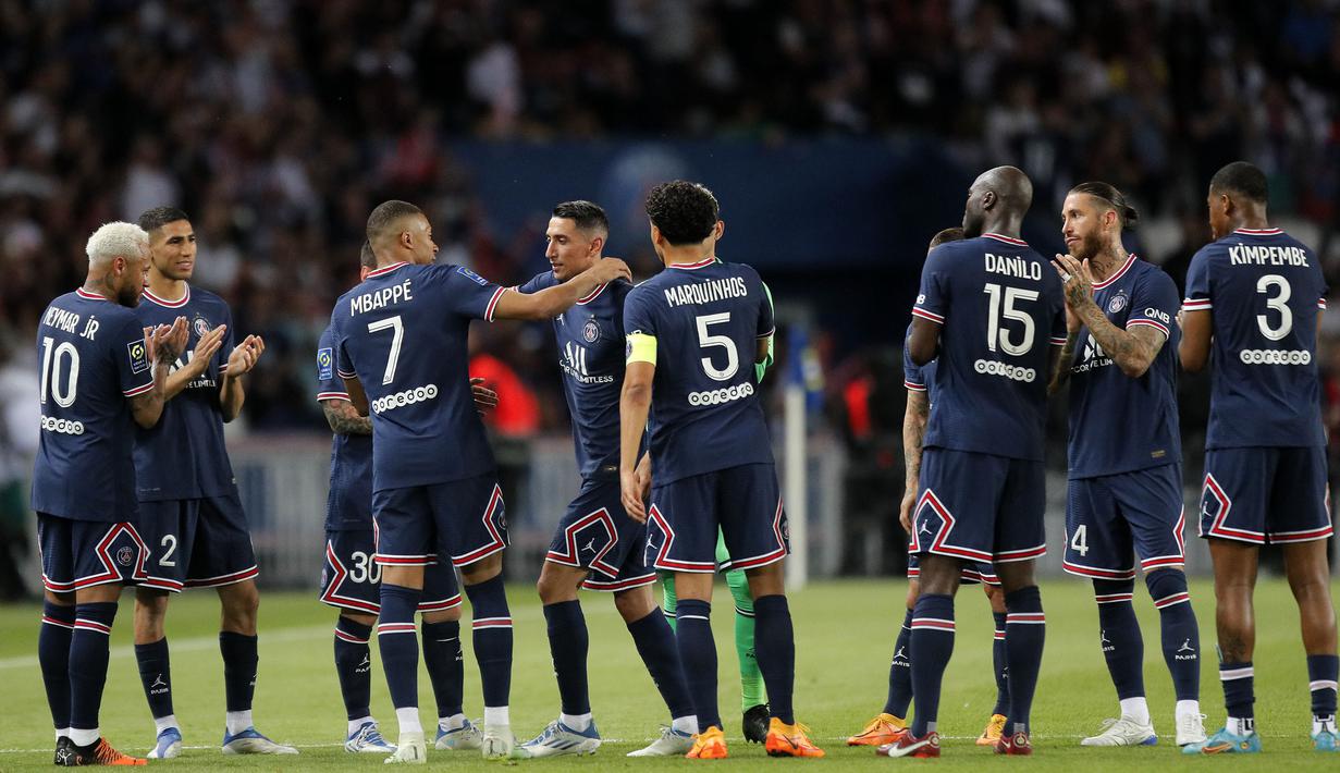 Bergabung dengan Les Parisiens pada 2015 dari Manchester United, Angel Di Maria tercatat telah memainkan 295 laga di semua kompetisi dengan mencetak 93 gol dan 119 assist. (AP/Michel Spingler)