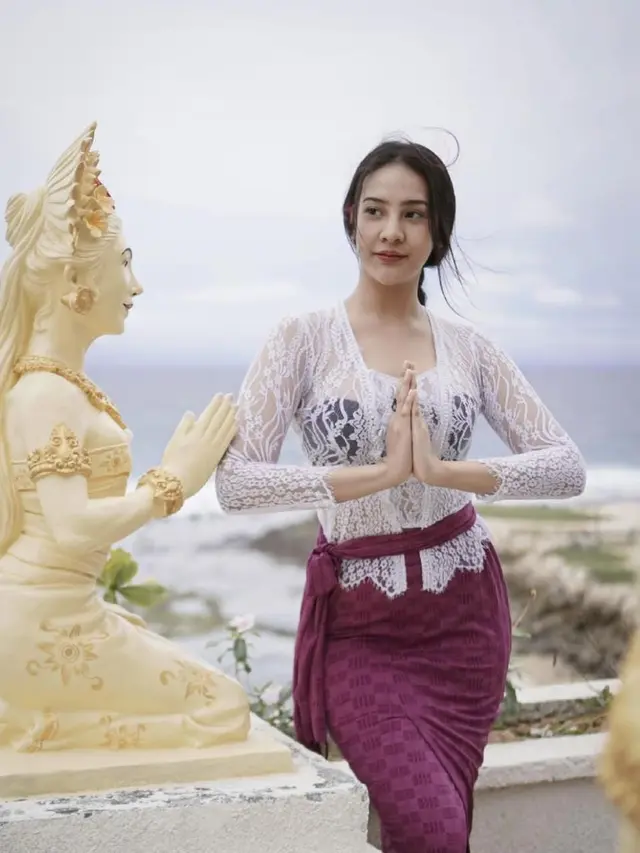 Potret Anya Geraldine dalam Balutan Kebaya