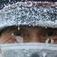 Perjuangan duda tua yang menyentuh hati. (Foto: shanghaiist,com)