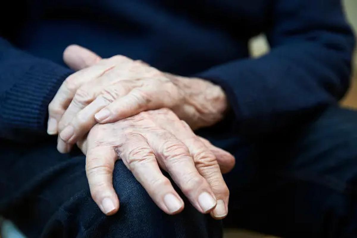 Waspadai Penyakit Parkinson: Ini Gejala, Penyebab, dan Cara Mengatasinya
