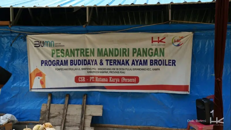 Melalui Program Mandiri Pangan, HK membangun kandang ayam close house dan pembinaan.