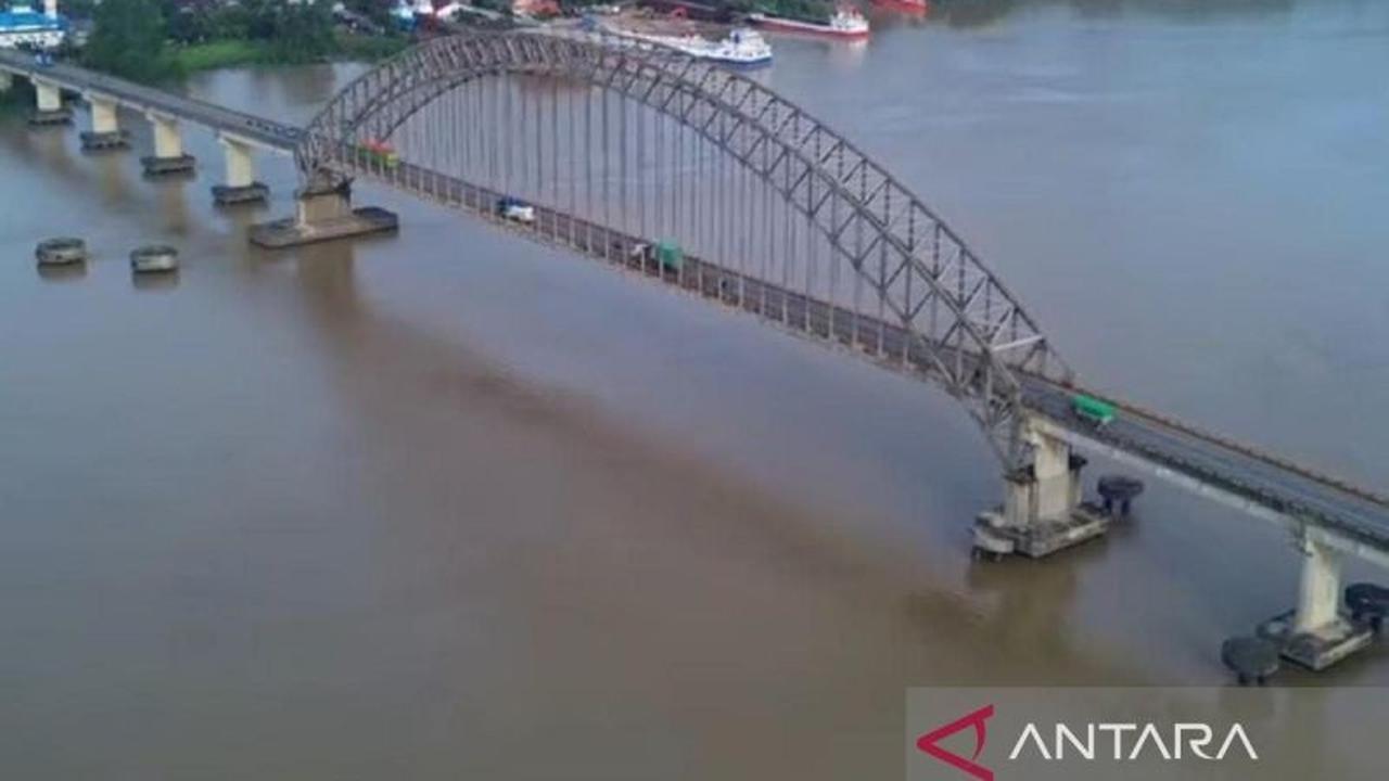 Pelindo Gerak Cepat Evakuasi Tongkang Tabrak Jembatan Mahulu Samarinda, Pastikan Keamanan Alur Pelayaran