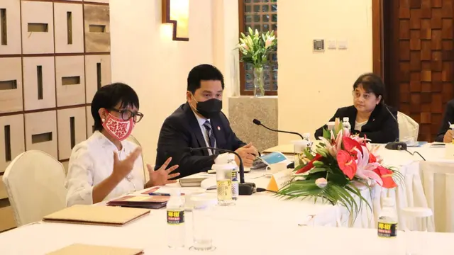 Menteri Luar Negeri Retno Marsudi bersama dengan Menteri BUMN Erick Tohir melakukan kunjungan ke RRT.